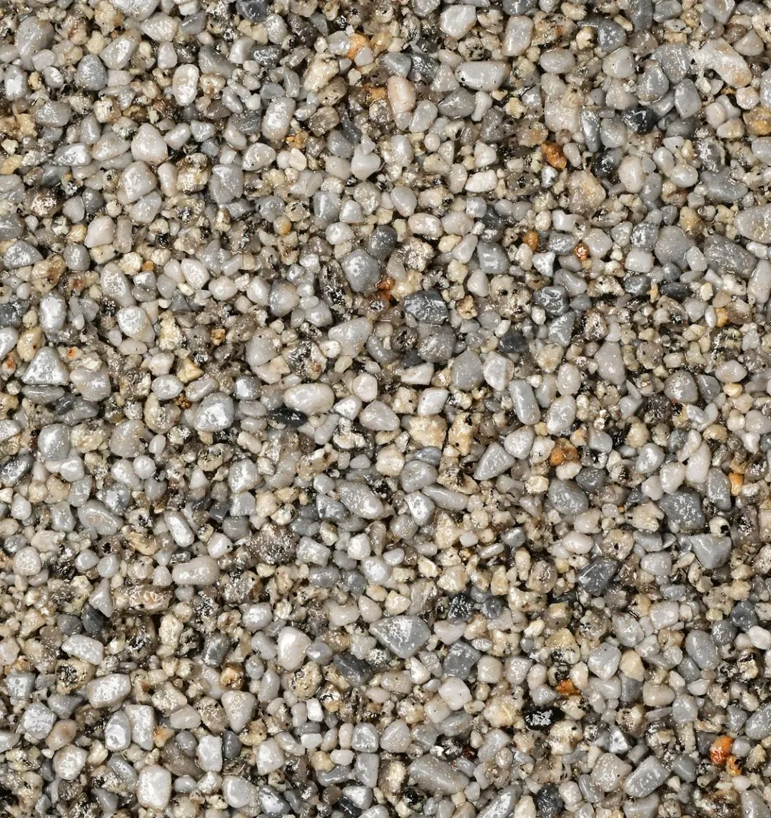 Kleurstaal harsgebonden grind Azuro Grey: Een grijze basis met crème, beige en antraciet korrels: koel grijs met een zachte, warme ondertoon